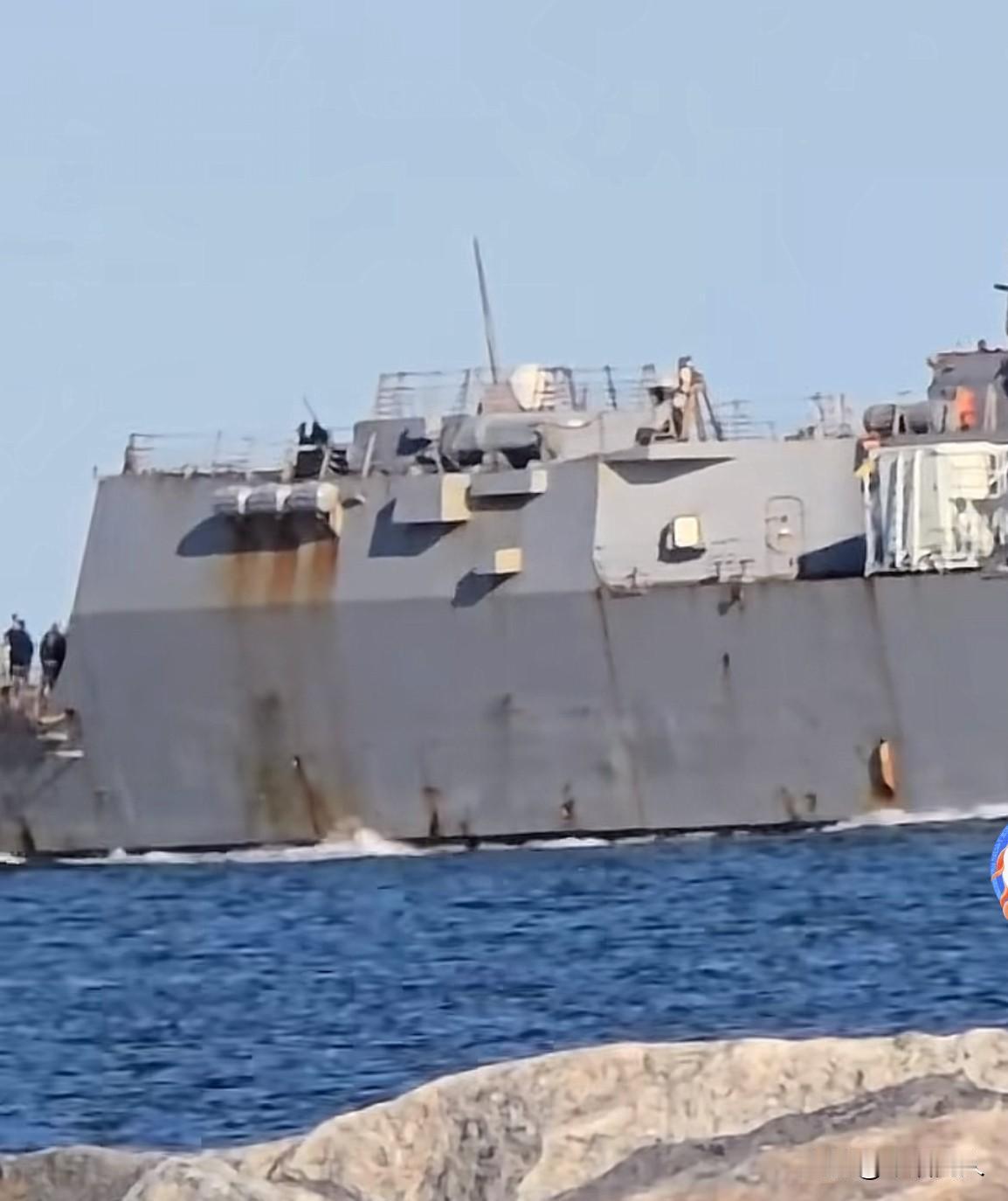 在网络上看到锈迹斑斑的美国军舰，不少网友评论道：“这老掉牙的破军舰，哪有咱们的军