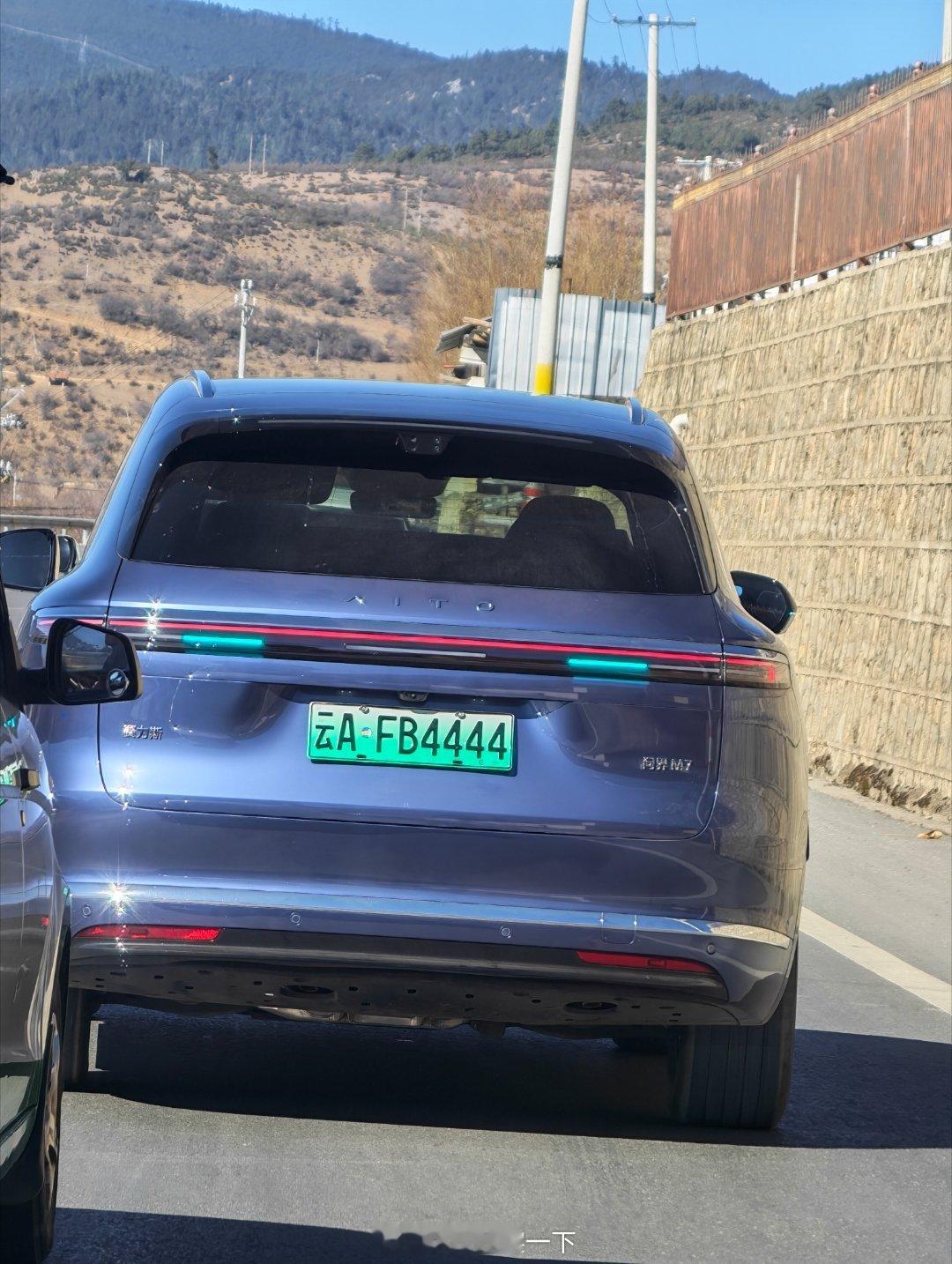 是什么缘分让我两次遇到这台全新问界M7车友，PS这车牌怪绝的咔嚓的摄影生活 迪庆