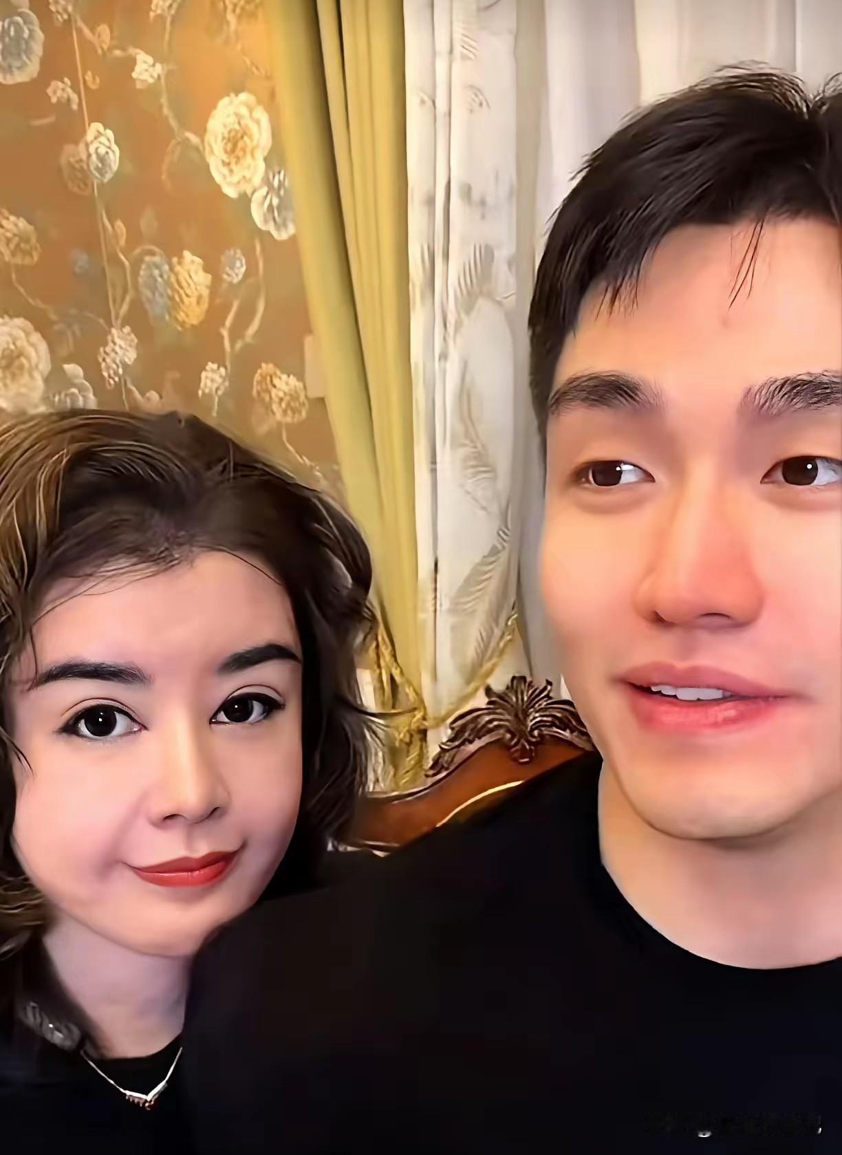 网友一句话，让任任哭三天，网友说“就是一个没见过世面的穷人”。

就感觉有的网友