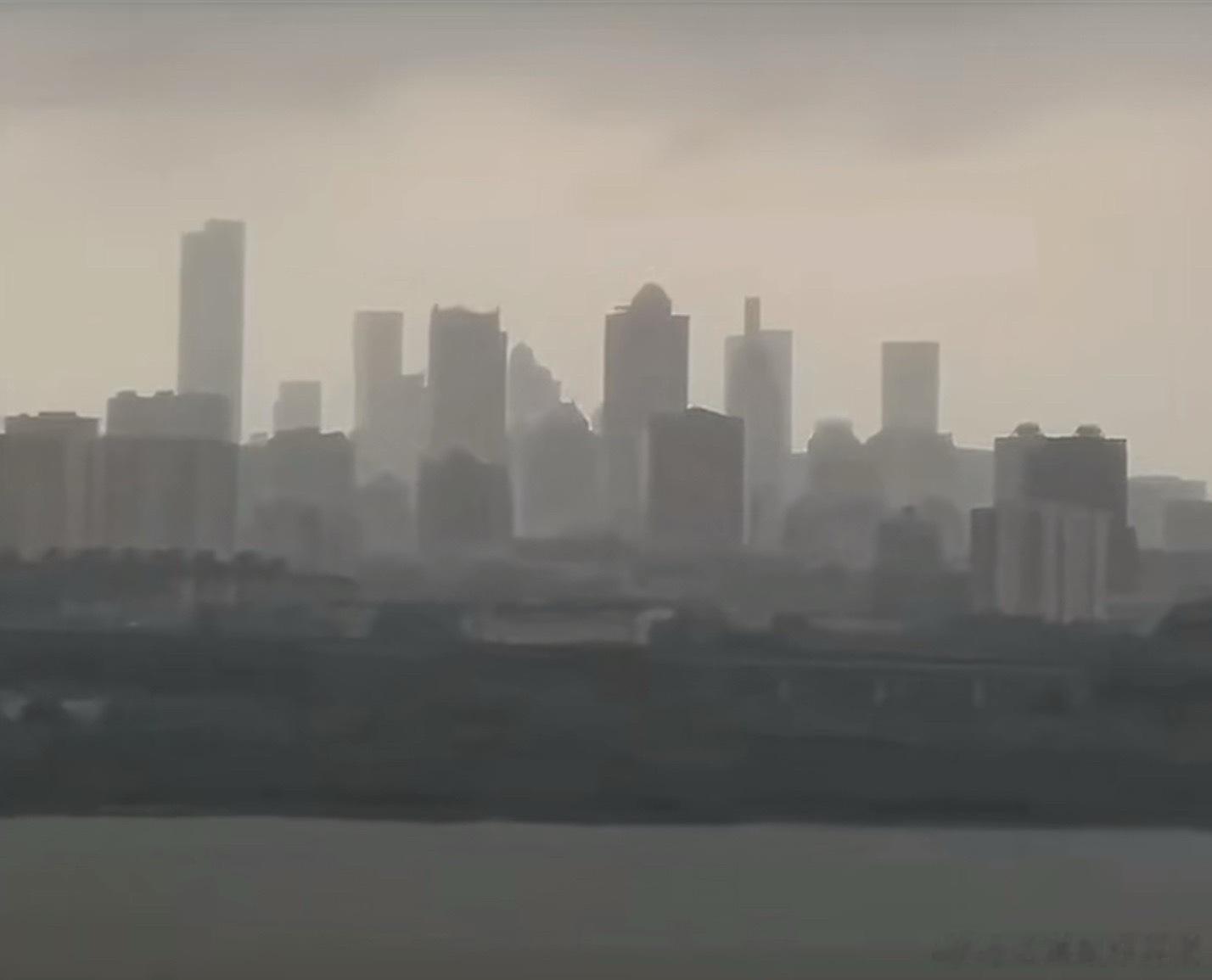 台风巴威将至南京严阵以待受9号台风巴威影响，南京已经把部分公共交通停运了，运行另
