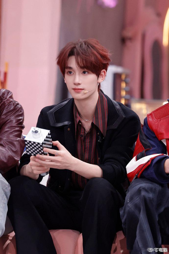 丁程鑫唱歌舞蹈演技脑力体力谁还没被你好星期六里的丁程鑫惊艳到！唱跳演全能，脑力体