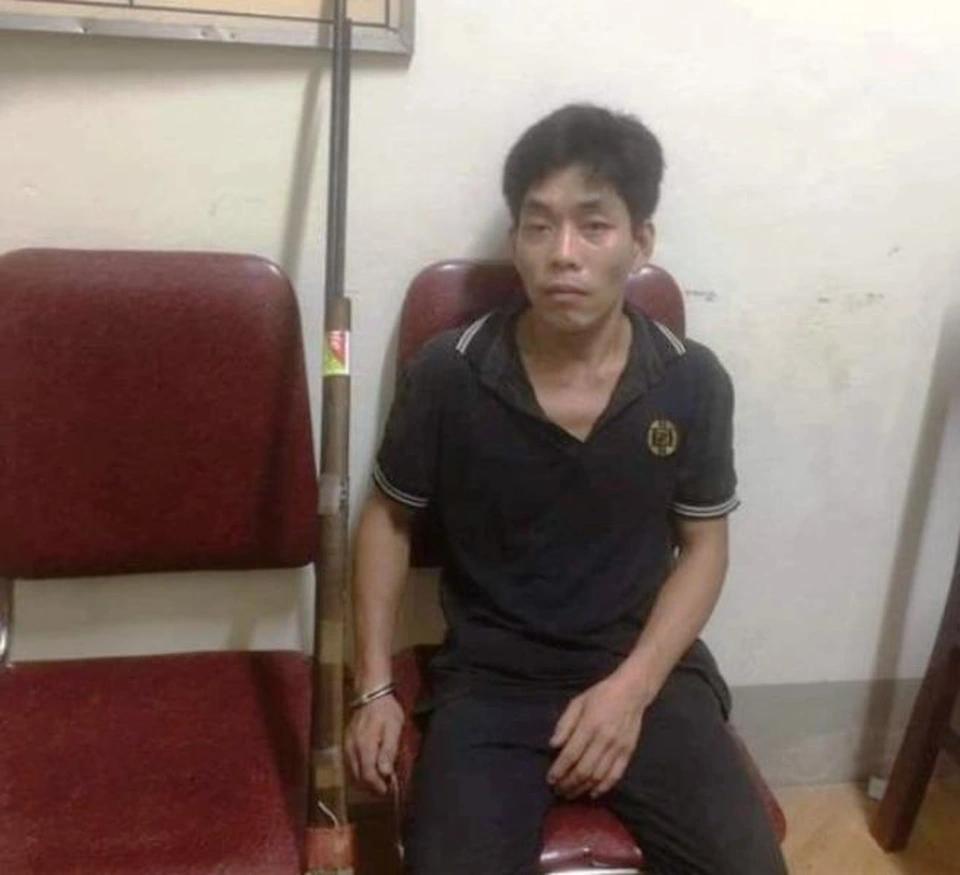 越南义安县一名年轻人与父亲发生冲突后持自制枪向天射击吓唬父亲
一场晚宴邀请邻居。