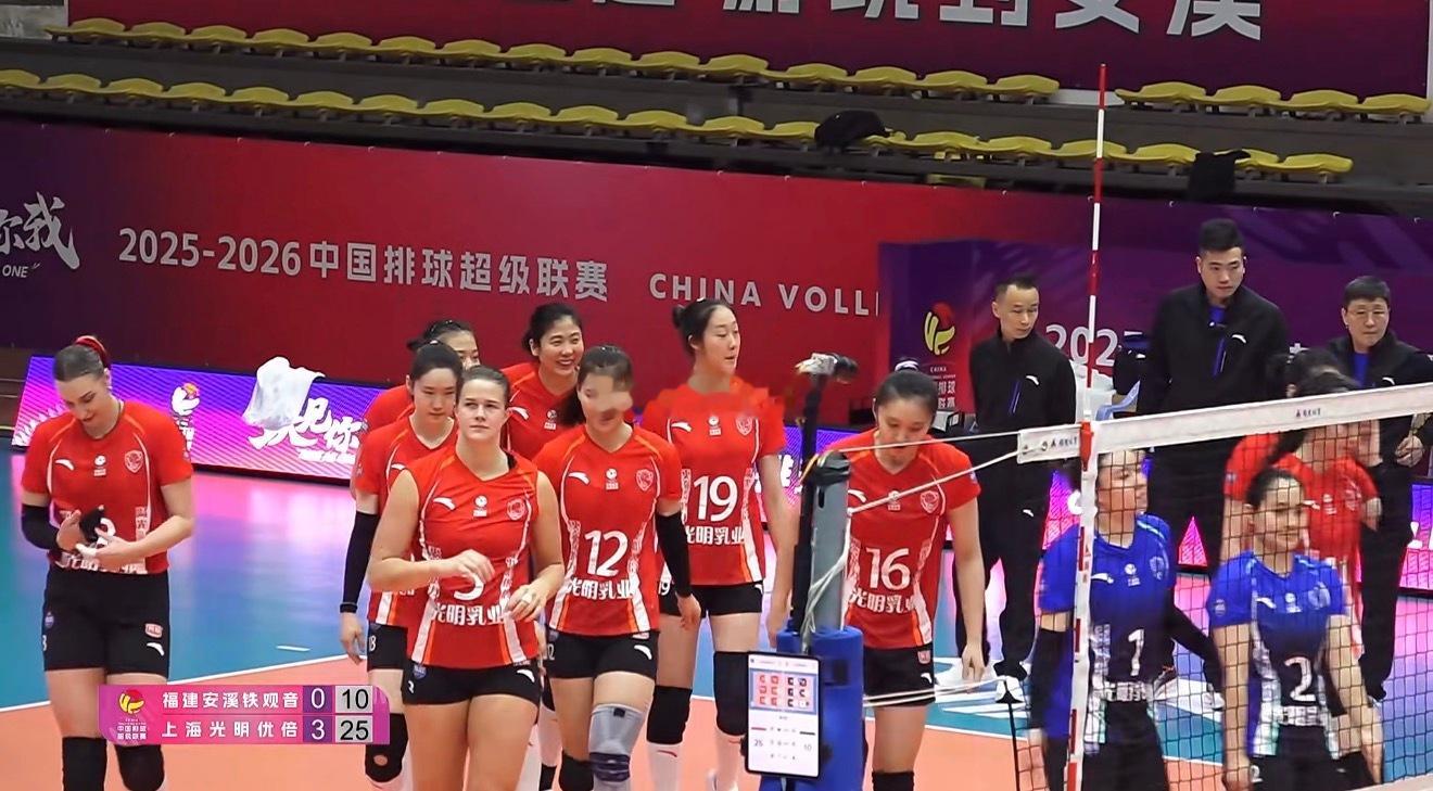 【上海女排横扫福建夺新赛季开门红】2025-2026中国女排超级联赛A级第一轮，