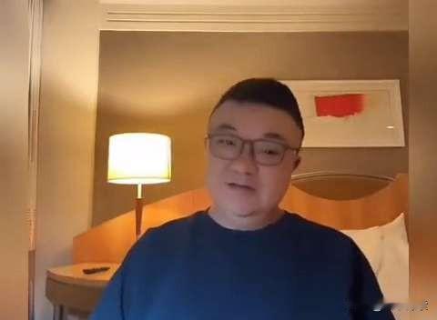 “你生不出儿子！”
董路直播时笑着说：
当年黑子这么骂他，他回家问媳妇：
他们说