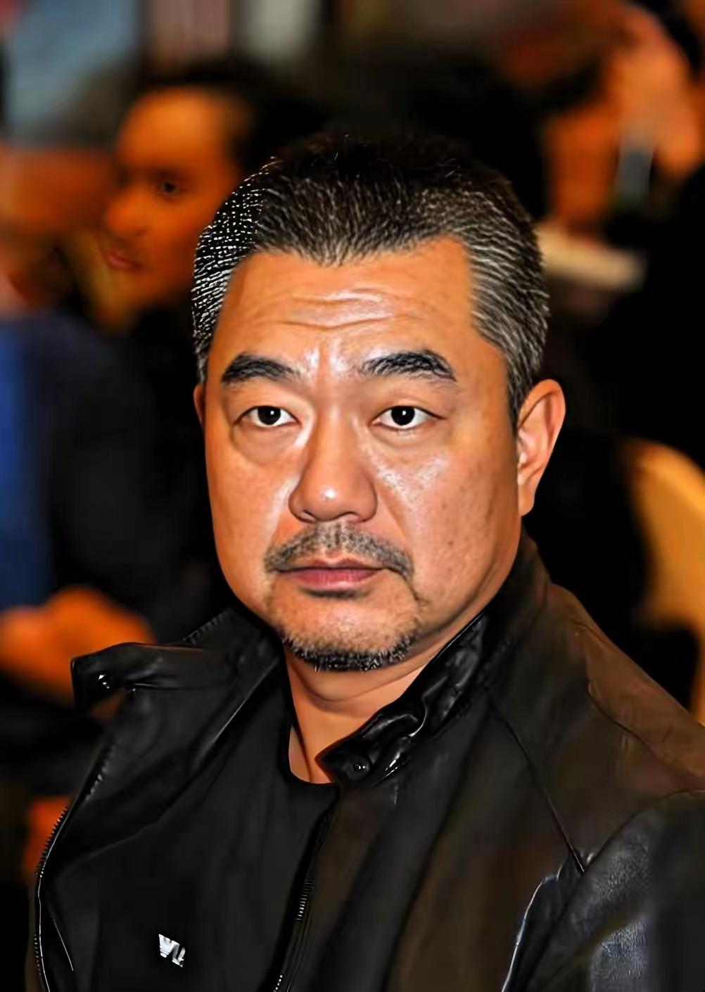 董勇大概没想过那十年会成他一辈子的坎。

他怎么也不会想到，

前妻陪他熬完北漂