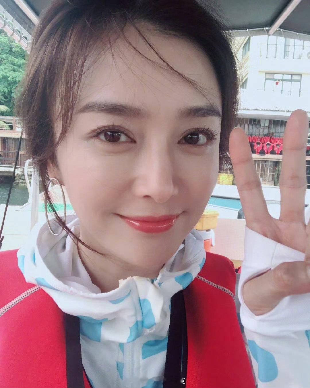 秦岚这个家不能没有秦岚亲爱的客栈一屋烟火，万般温柔，皆因秦岚而来。在客栈用心生活