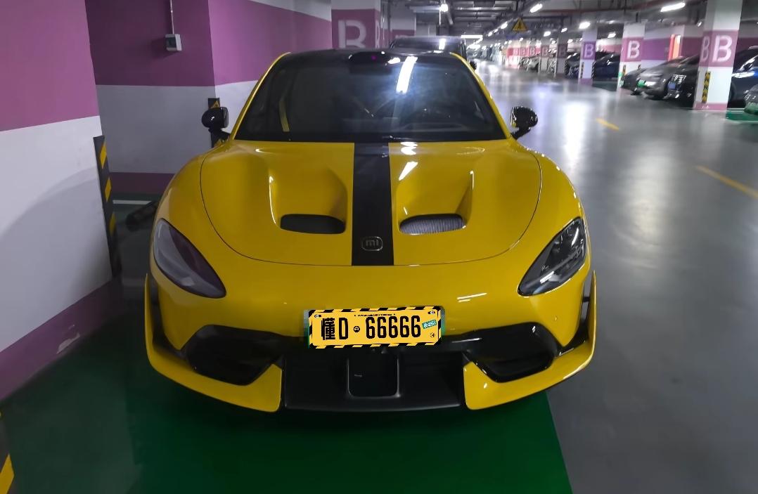 小米小米S7Ultra是顶着小米S7热度光环发布的，凭借纽北亮眼的圈速成绩获得了