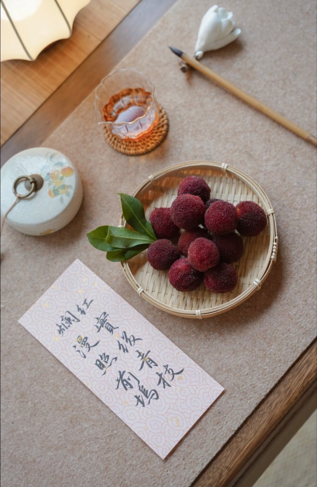 【吴越杨梅待君品鉴】苏轼曾言：“闵广荔枝，西凉葡萄，未若吴越杨梅。”此非虚言。从