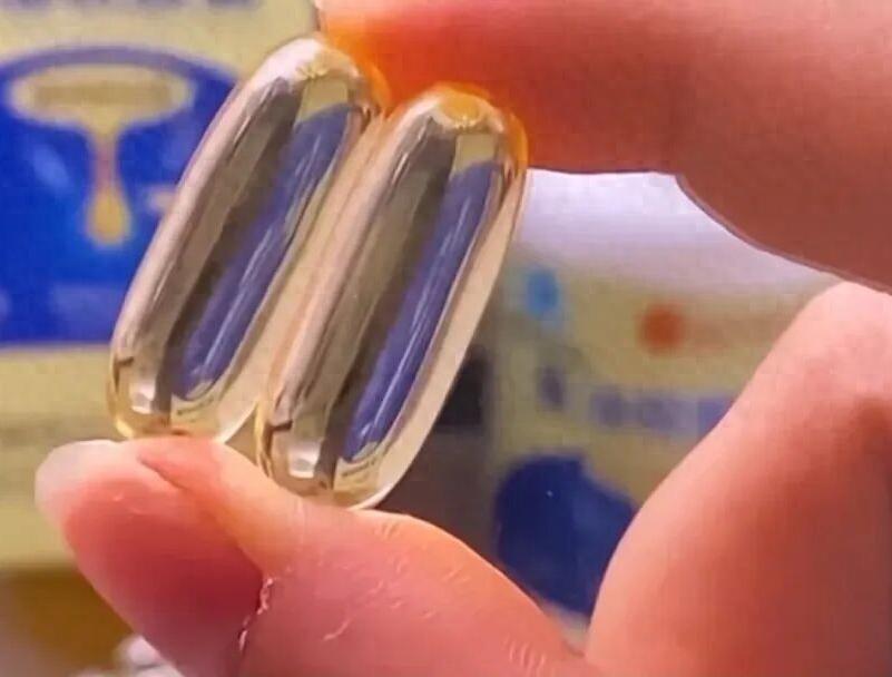 屏幕前主播热情洋溢地宣传“高纯度鱼油”，屏幕后检测报告却显示关键成分几乎为零——