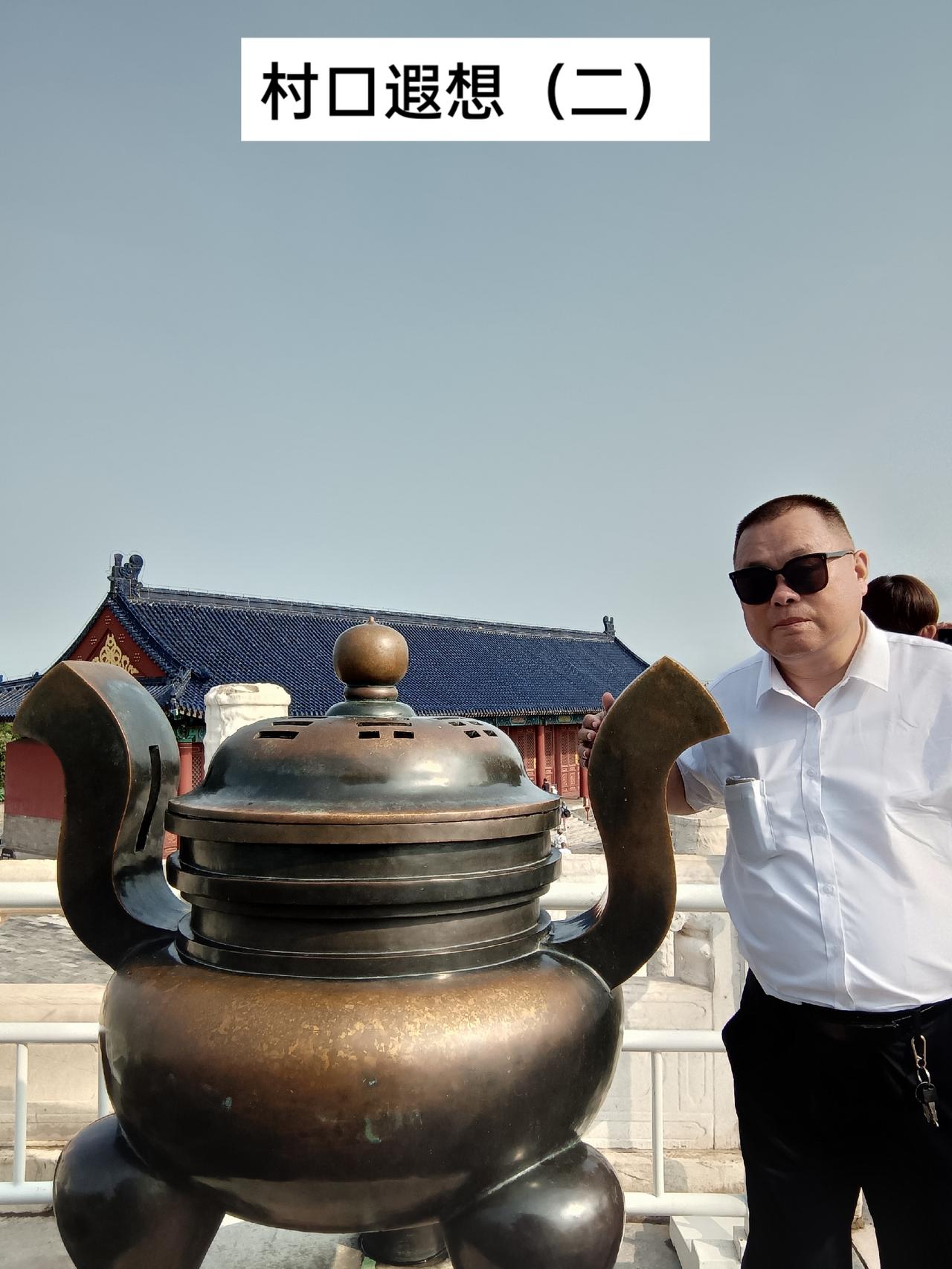     夏天的夜晚，麦场便成了纳凉的胜地。凉席一领一领地铺开，玩乏了的孩子早已沉