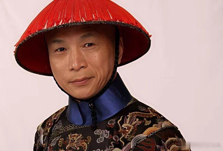 演员李天柱说：“拍《甄嬛传》时，我第一次见陈建斌，我说我是李天柱，幸会幸会，他只