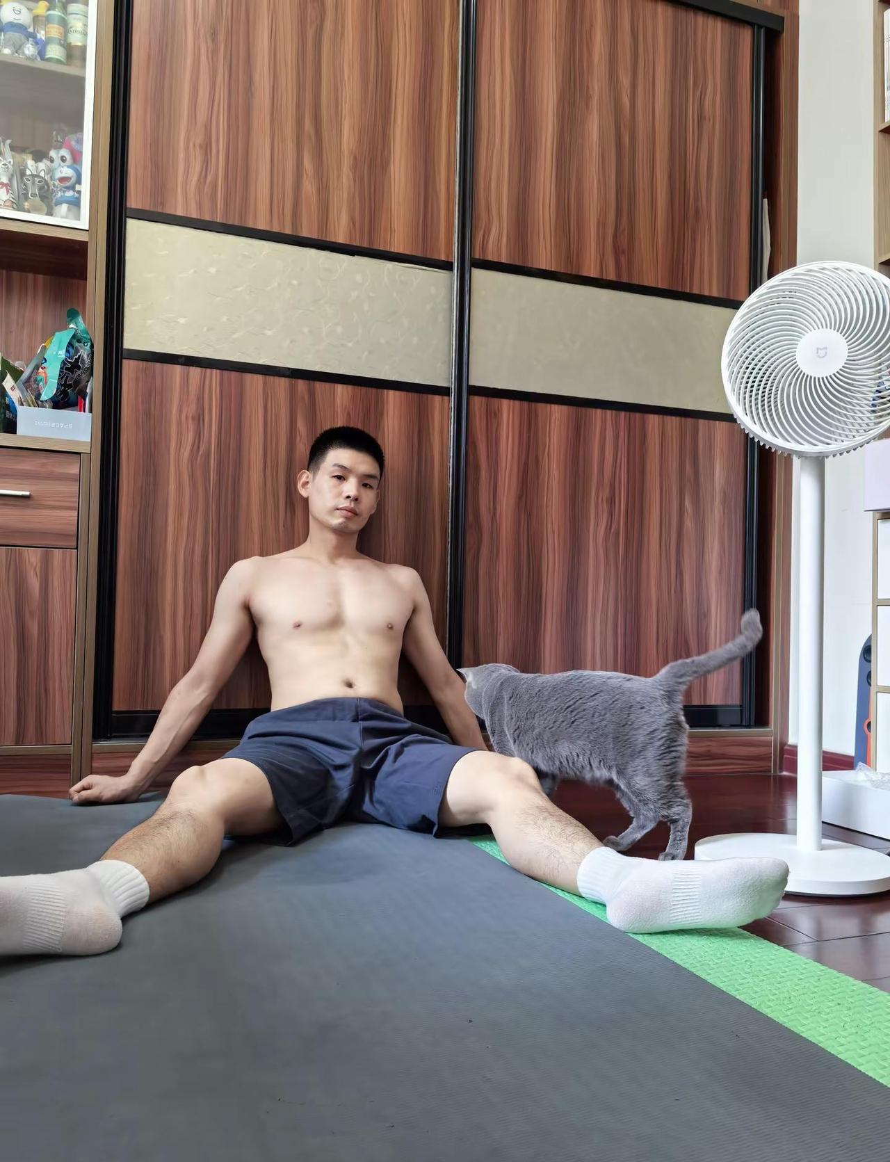 好久没有岁月静好的感觉了。寸头 薄肌 小王子 健身