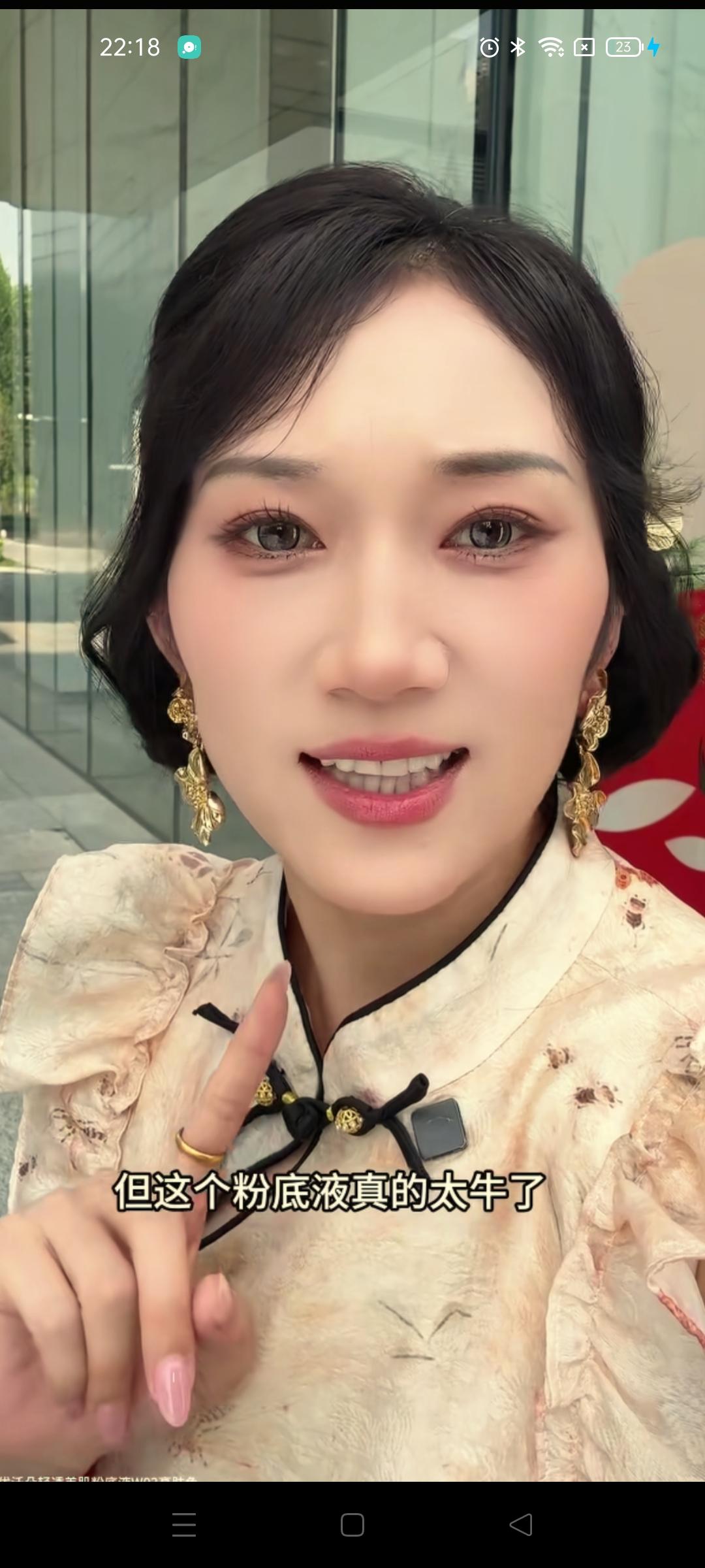 林丽离了婚以后重新振作起来了，一刻也没闲着，她完全摆脱了对男人的依赖，重新活了过