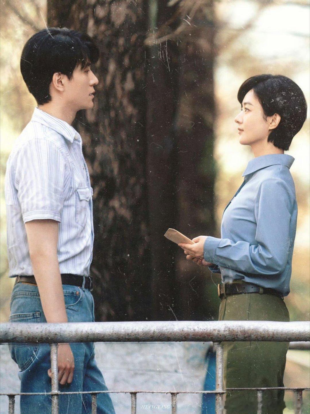 秦俊杰甩手这一下认真搞的专栏还被砍，打工人的委屈全在这一甩里，秦俊杰演得也太懂职