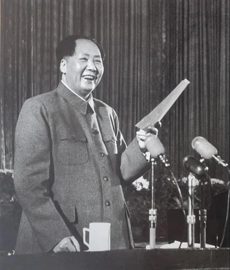 1955年，毛主席说：我们的目标是超过美国，时间也许是75年。

这话搁今天听，