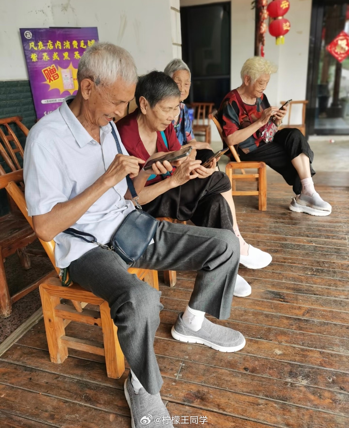 奶奶删了77万条未读又来3万我奶现在就是沉迷短视频，以前十点不到就睡了，现在能熬