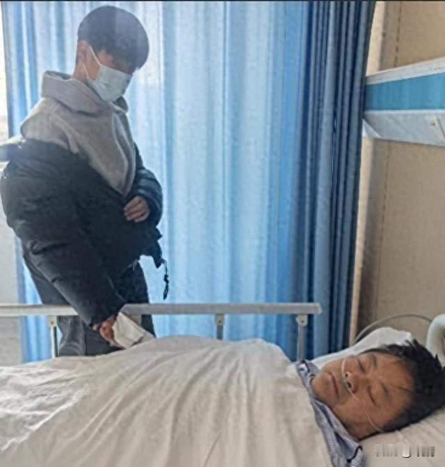 61岁洪剑涛一张病床照撕开了多少中国家庭最后遮羞布