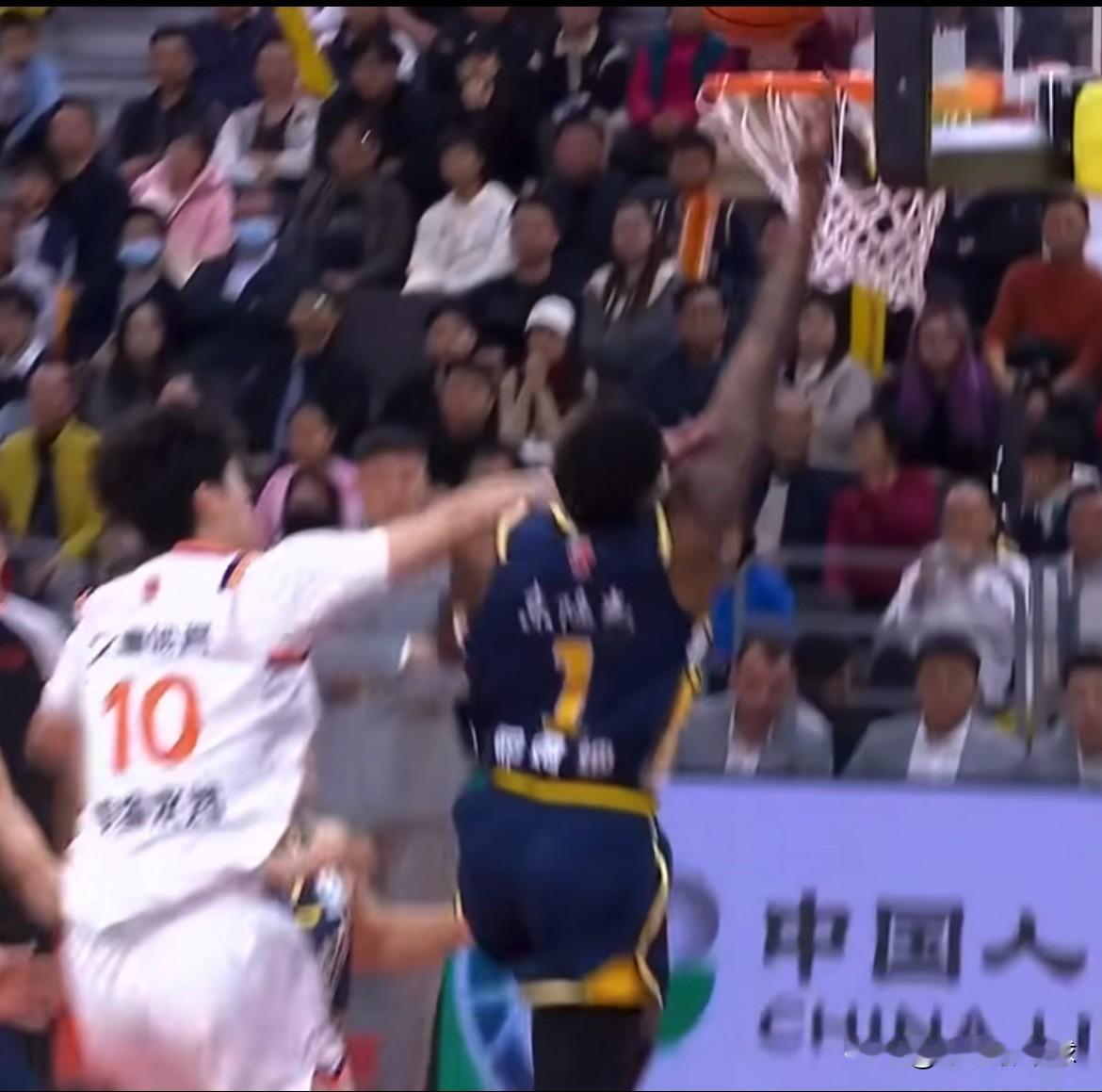 广东男篮不敌上海男篮：徐杰轮休、萨林杰伤退！
2月3日，广东男篮坐镇主场迎战来访