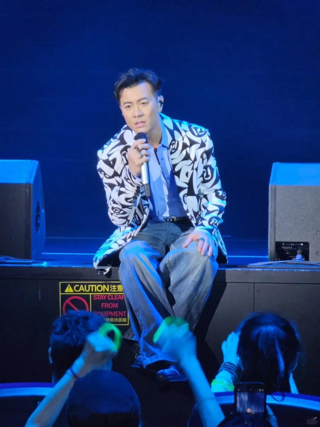 在超越班竟然看到陈奕迅 《烈火青春》都是多少年前的事了，陈奕迅还记得夸他演技亮眼