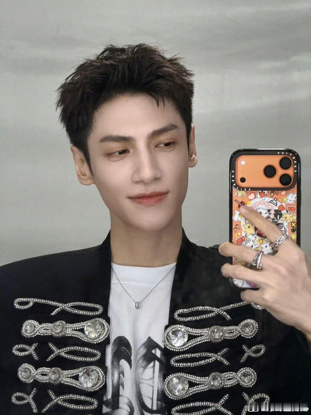 罗云熙[超话]看出来罗云熙很有礼貌了你好星期六 罗云熙“怕麻烦”实锤！先拒宽粉体