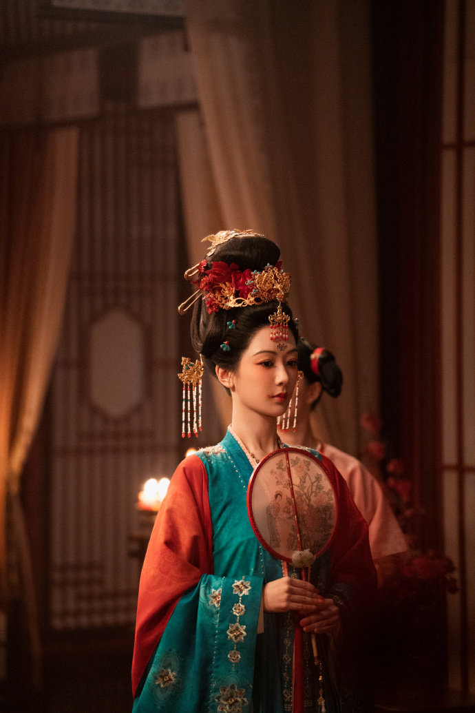 杨紫古装妆造   杨紫何惟芳妆造尽显大唐风韵  杨紫古装妆造，是何惟芳妆造尽显大