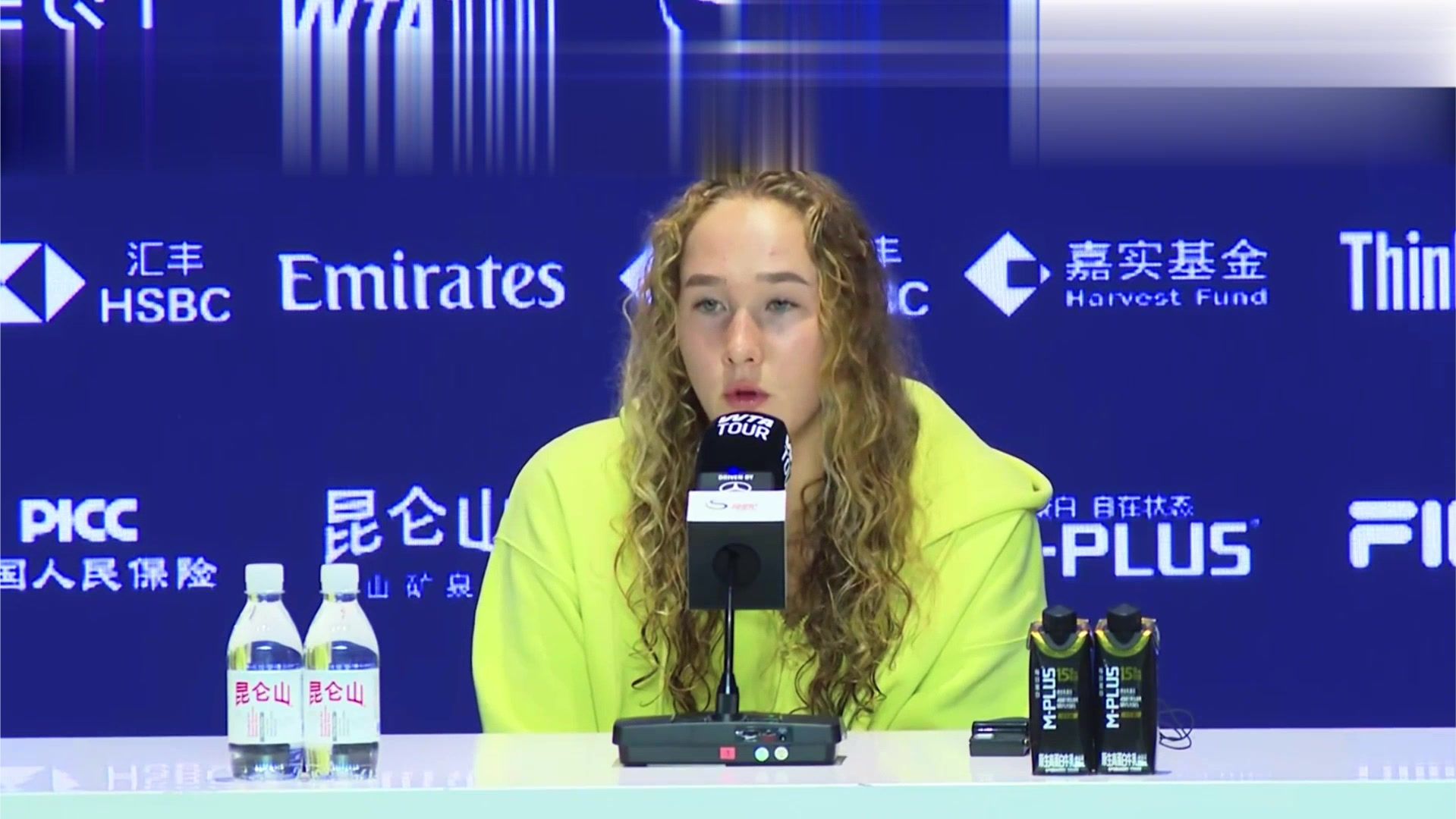 小米拉0-2不敌郑钦文！夺得中网女单亚军！赛后发布会直言：学会