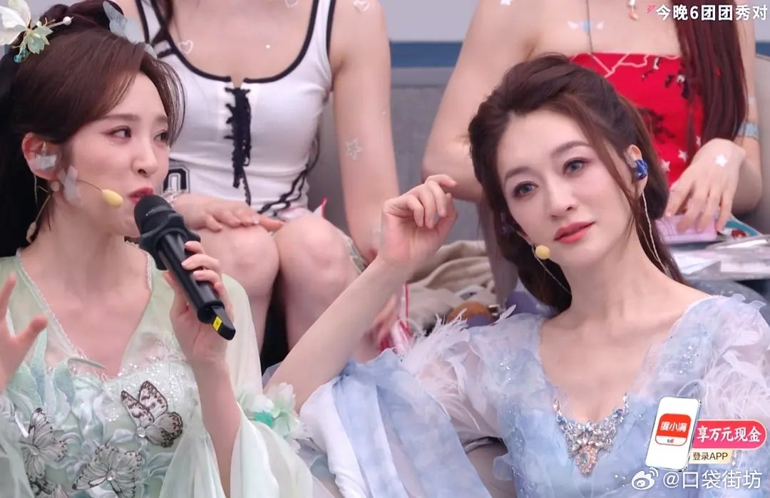 李小冉戴了蓝色美瞳李小冉蓝色美瞳 李冉戴了蓝色美瞳啊啊啊啊美成啥了，有人懂吗我直