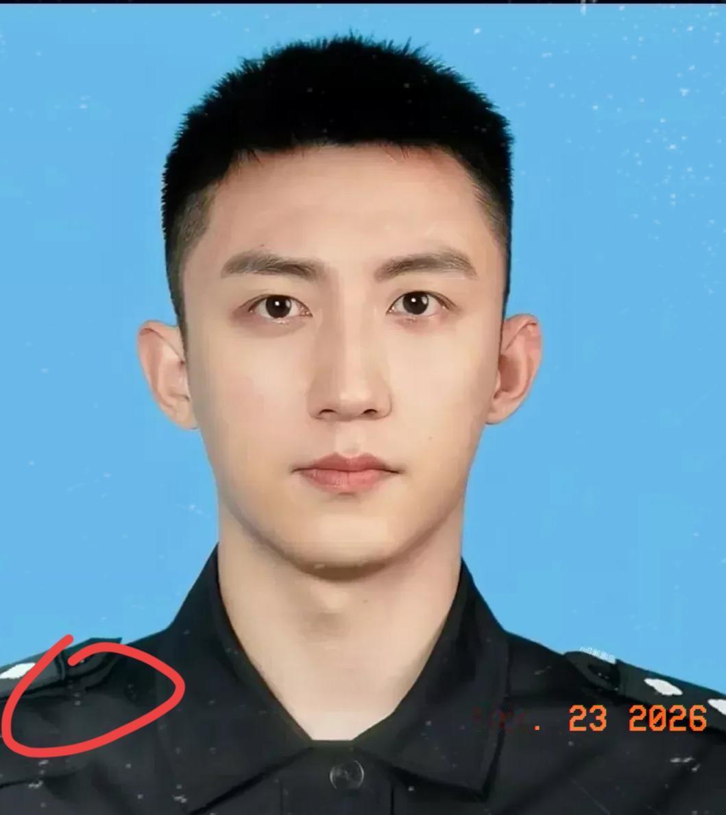 我倒不好奇，
黄景瑜 300 万，一张太空票，

让我好奇的点反而是，他花这么多