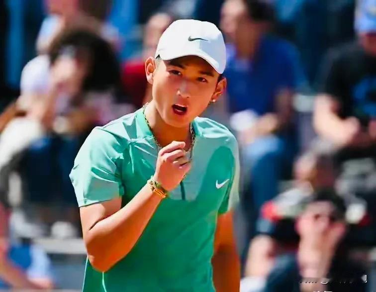 从资格赛杀出的商竣程在正赛连赢两场，已经闯入ATP250伊斯特本站男单八强了，今