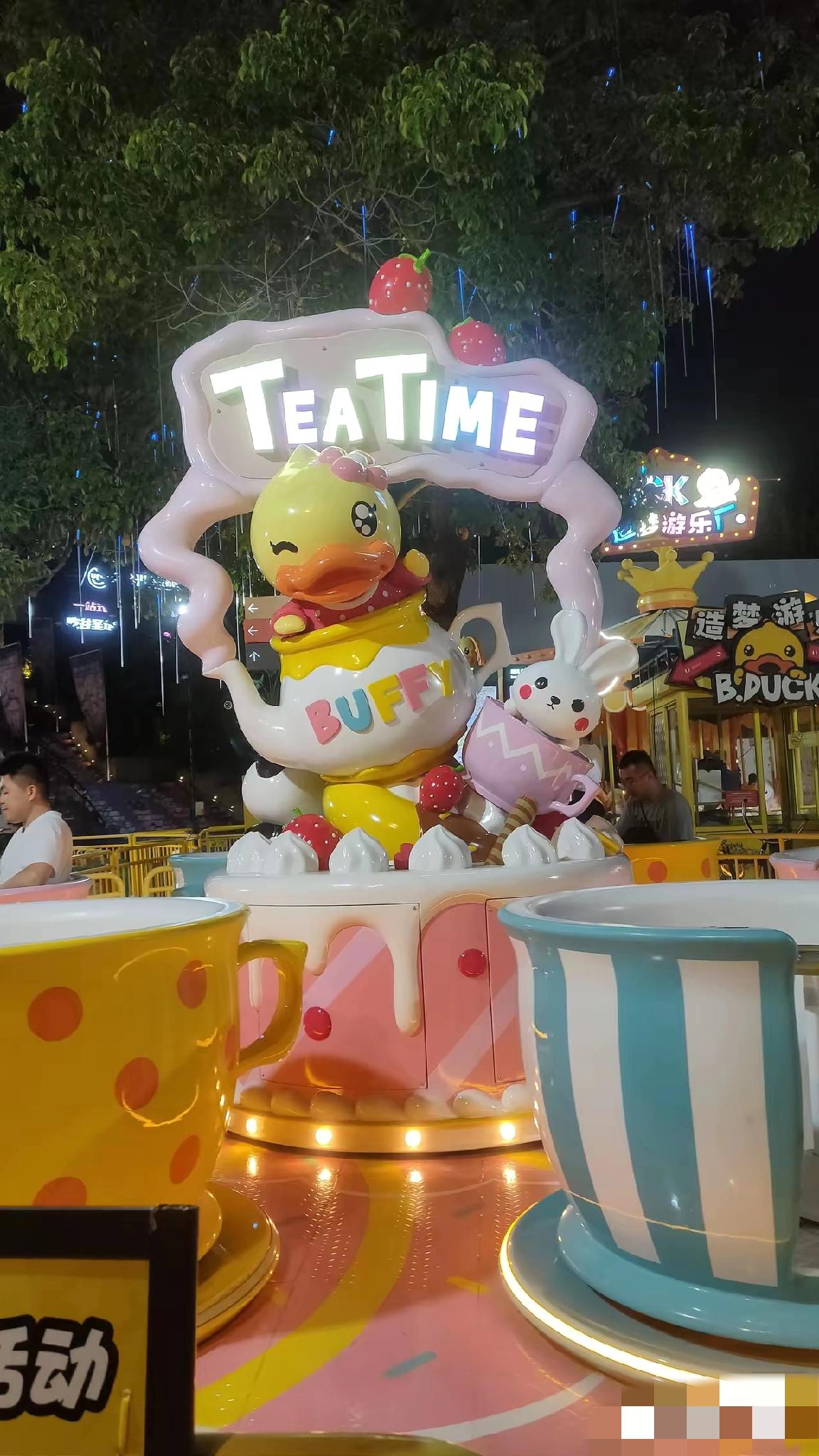 当你真正看懂了人性，就不会再对婚姻有不切实际的期待。
 
婚姻最矛盾的地方，就是