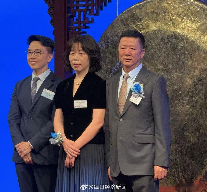【果链三女王齐聚港股：果链三女王完成A股港股上市 ，果链三女王均获国际资本押注】