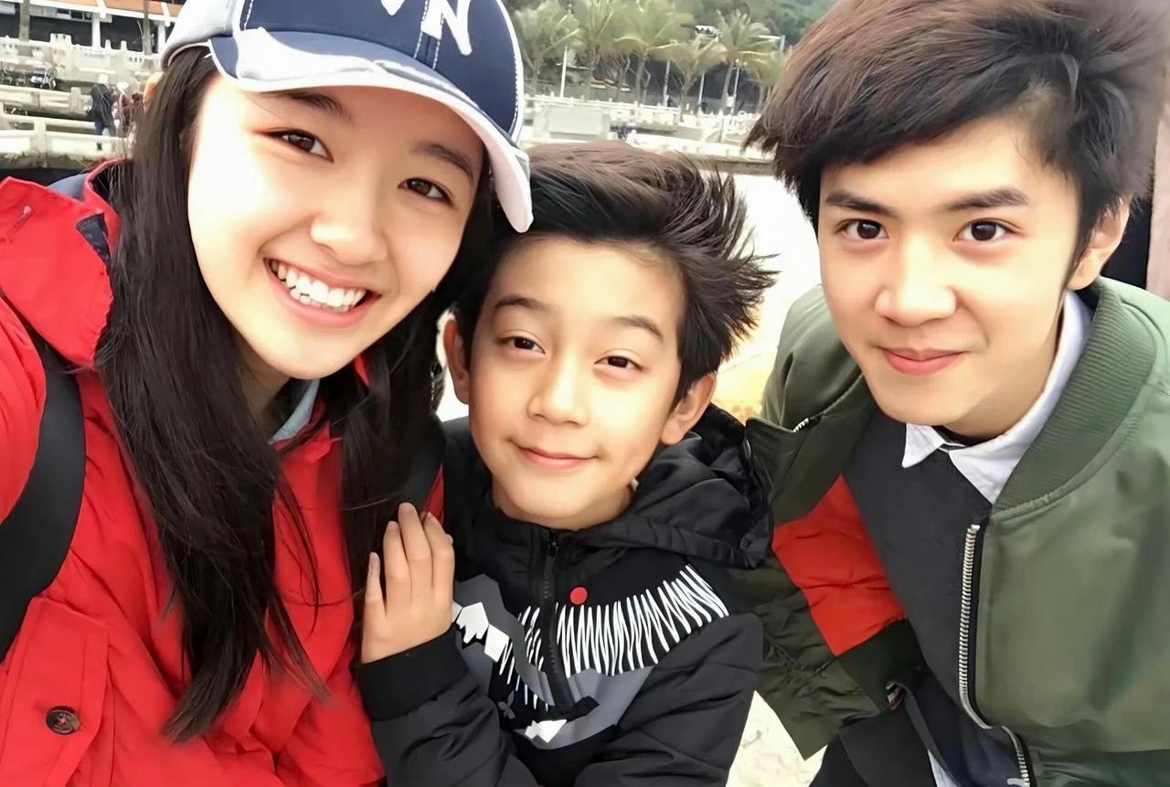 半个娱乐圈的人都抱过小明星林沐然

娱乐圈里有个不成文的现象，几乎大半个演艺圈的