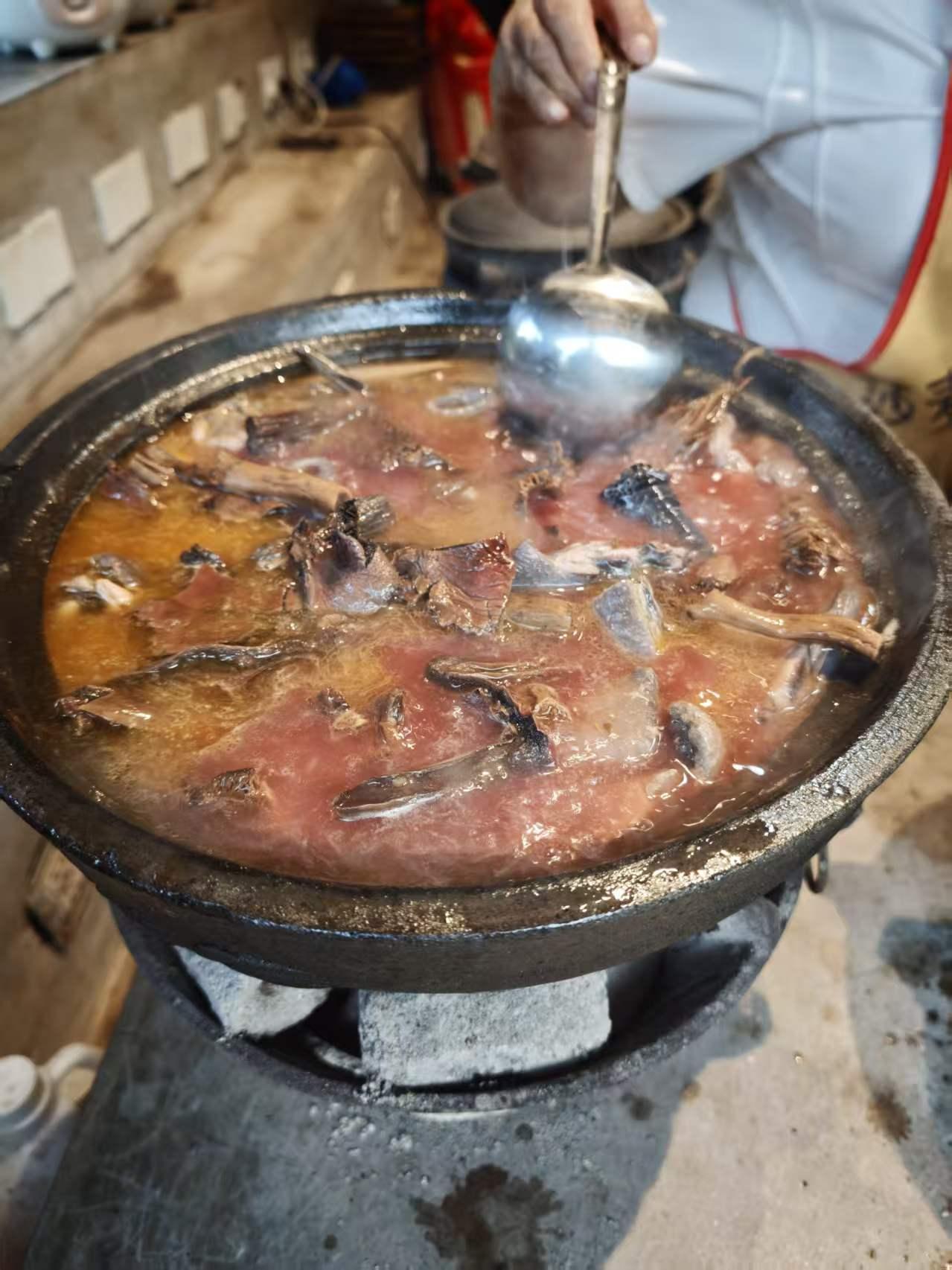 这家来自郭总景洪市勐旺乡的老家本地风味餐厅，在景洪市开了30多年，开了好多个参团