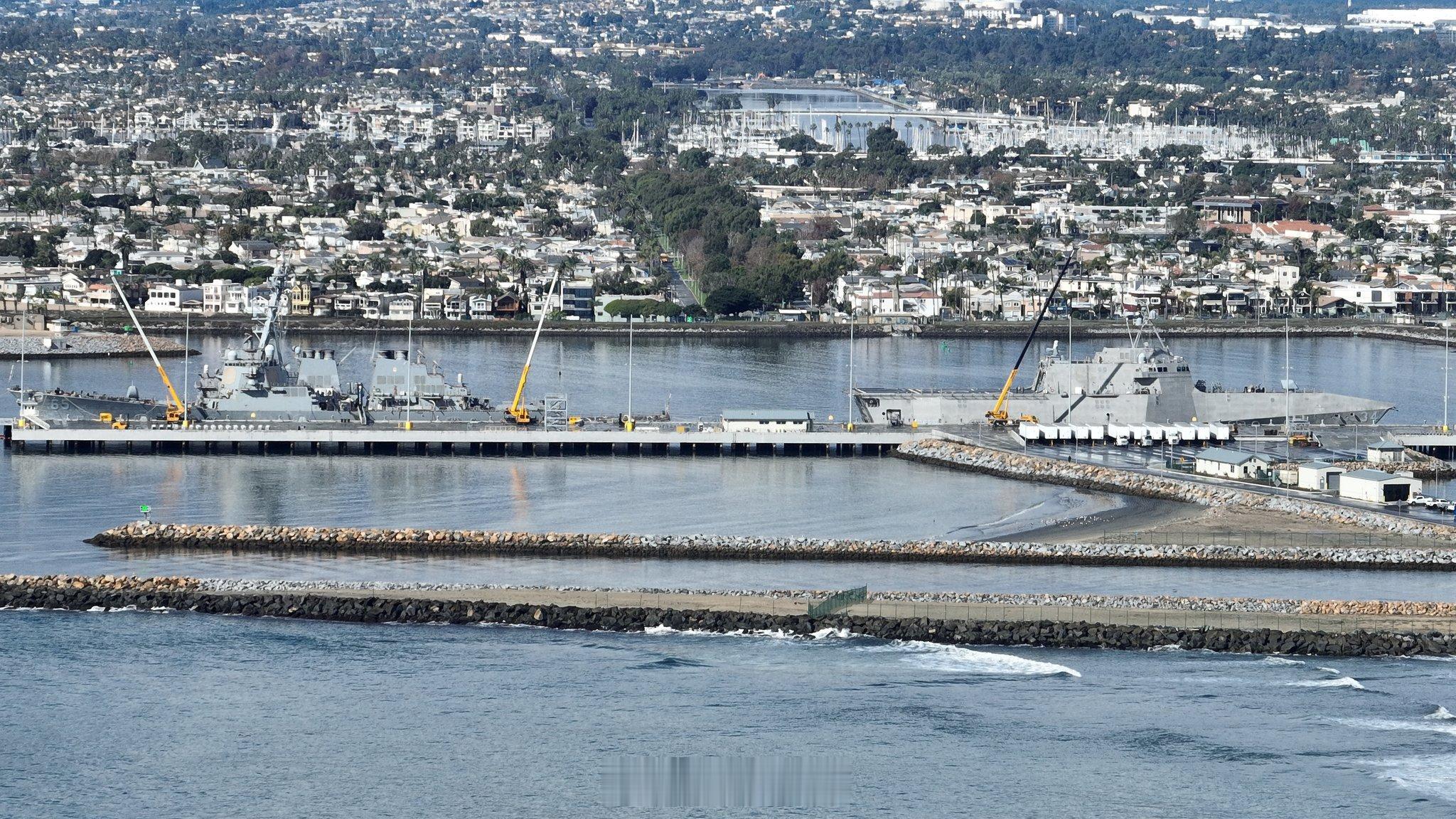 2025 年 11 月 18 日，美国海军阿利·伯克级驱逐舰“本福尔德”号（DD