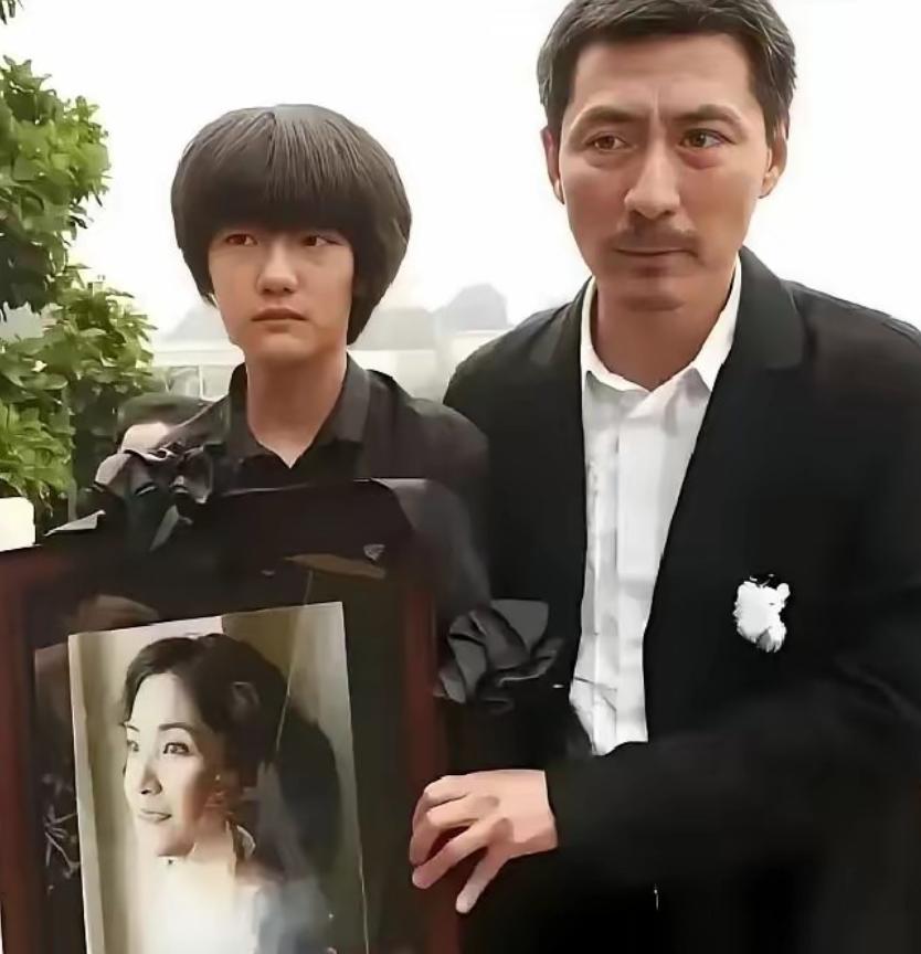 泪目！演员张子健被妻子拿菜刀逼离婚净身出户，9年后前妻去世才知真相，43岁患癌瞒
