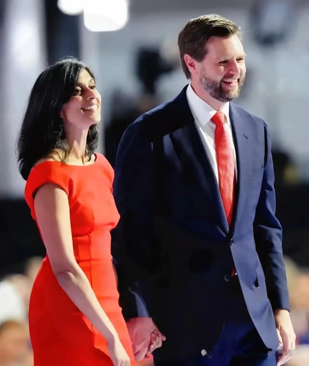 尽管特朗普没有承认，或者说不愿承认，但万斯隐隐就是特朗普的接班人，而且，万斯的野