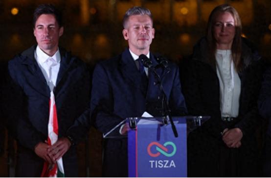 匈牙利那边彻底变天了，当了16年总理的欧尔班，刚倒台，欧盟那边就跟打了鸡血似的，