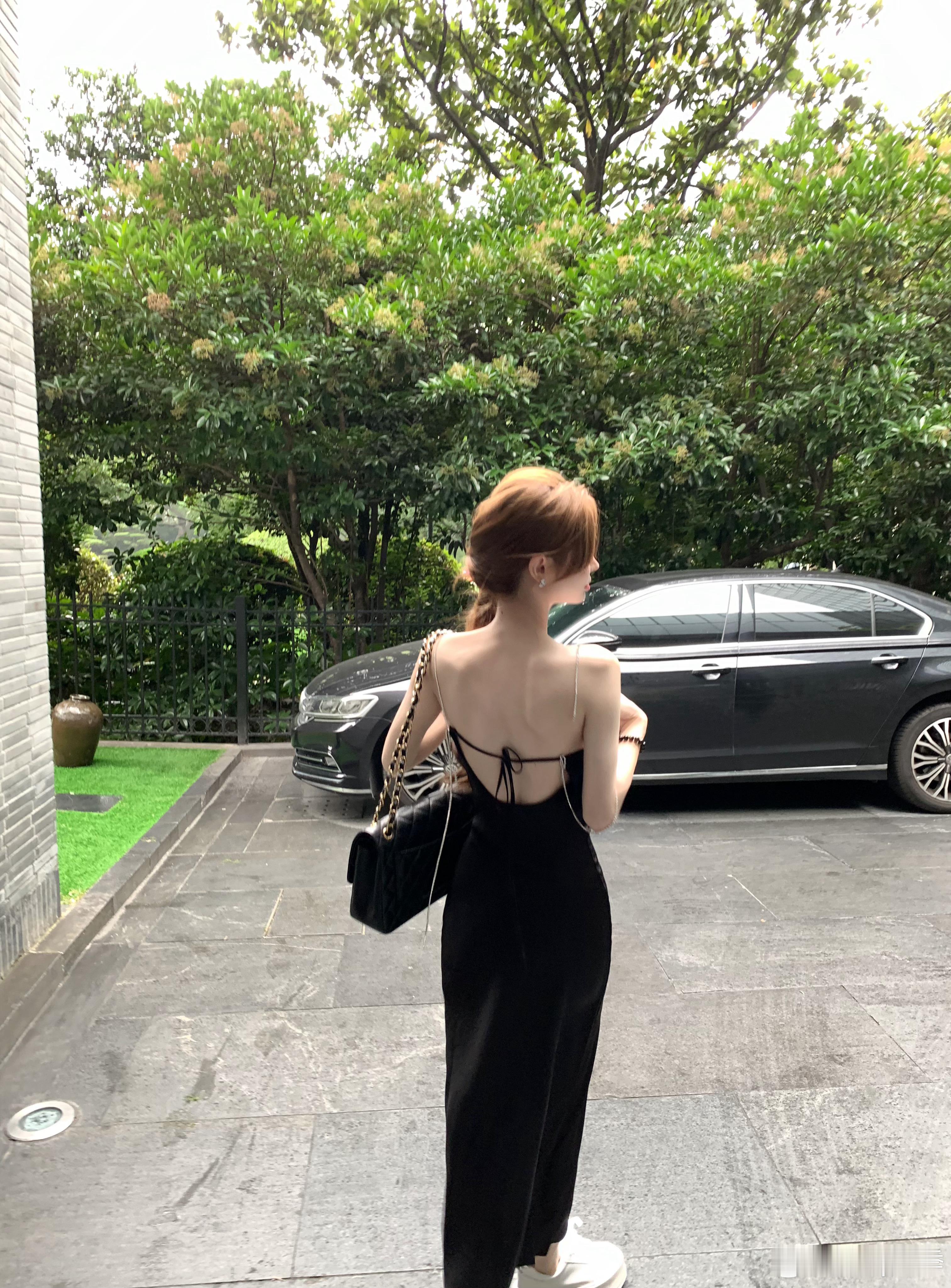 这个好美呀 我的天这个是醋酸的小裙子 第一次做这么高级的面料鼓足了勇气的  因为