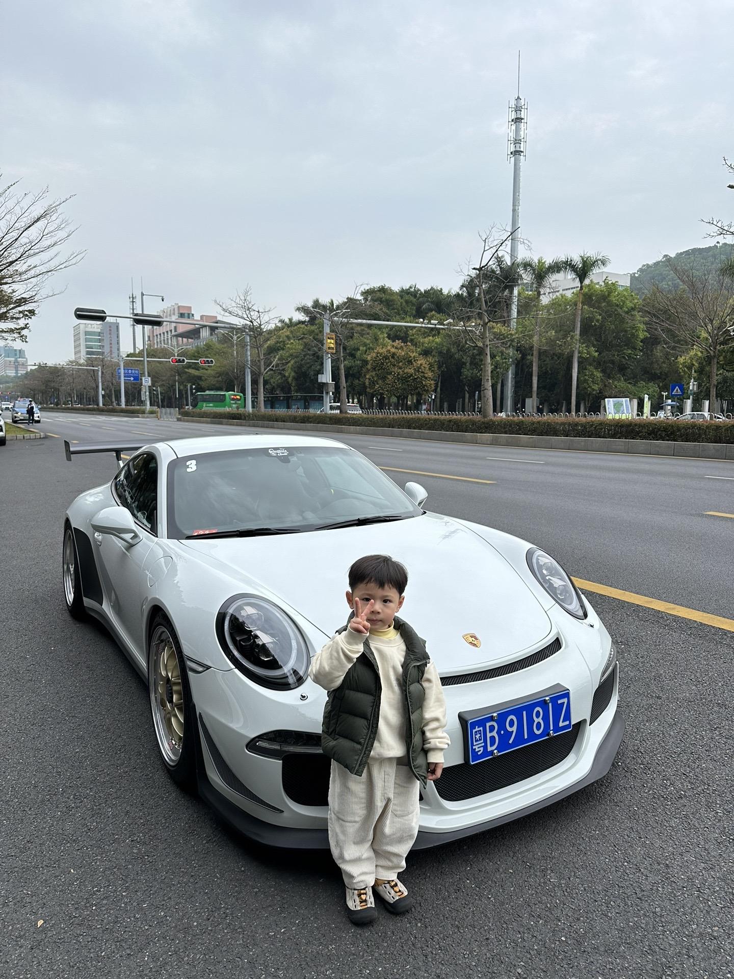 约好长大了一起玩车。