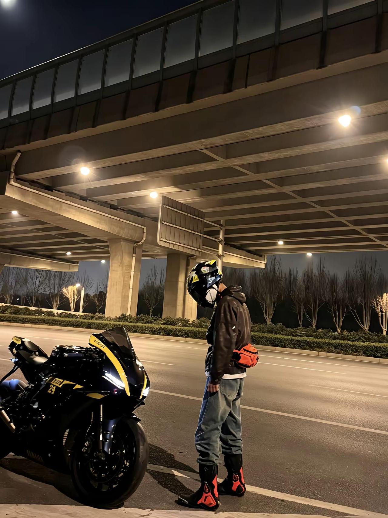你跟他诋毁我吧让他心疼你