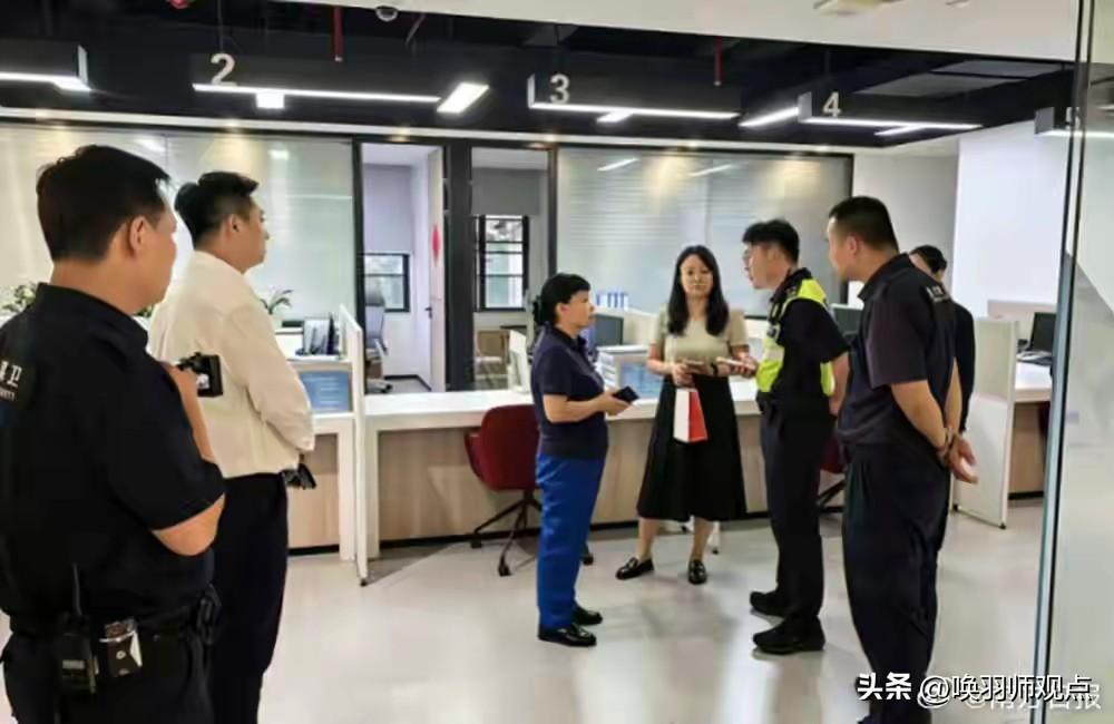 5月29日，深圳清华大学研究生院，保洁员廖佑香在清理垃圾桶时发现一个包裹，内有两