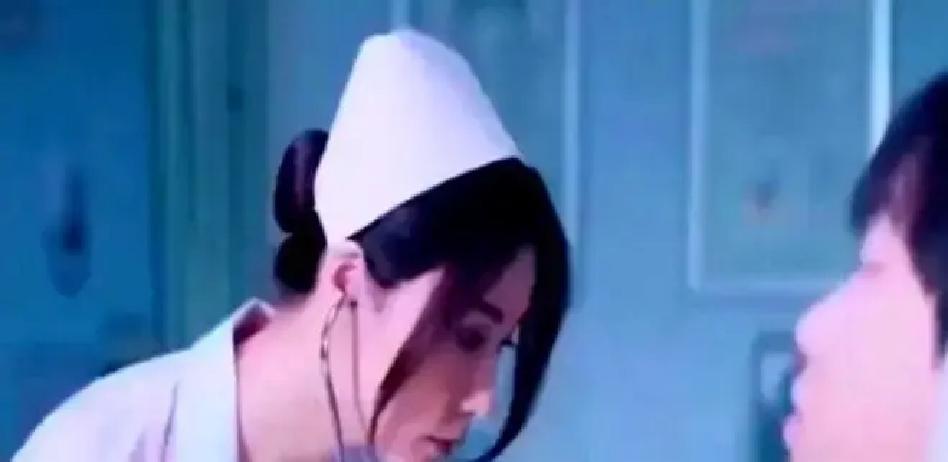 看着同城新闻弹窗里那个被打码的黄毛女人，男生手一哆嗦，刚泡好的红烧牛肉面“吧唧”