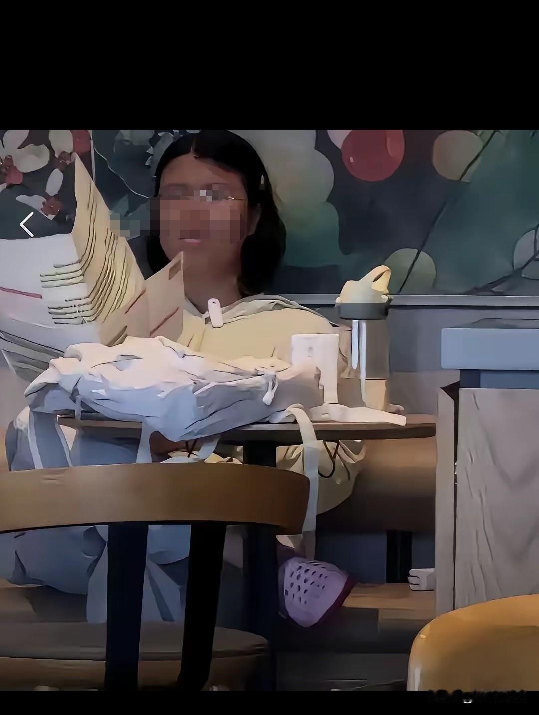 星巴克备考女事件，惹网友怒喷！
海口星巴克备考女事件真的太让人无语了。女生一分钱
