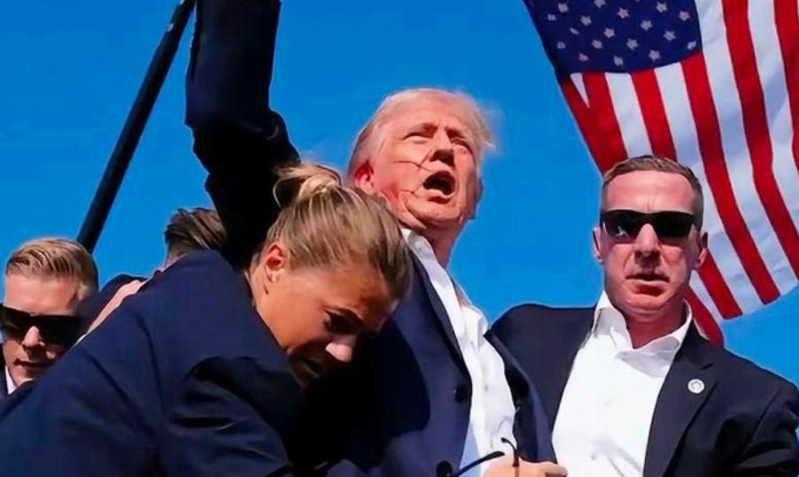 如今的特朗普似乎已然为美国带来了危机，看似如今的美国因为抓捕马杜罗一事而风头无量