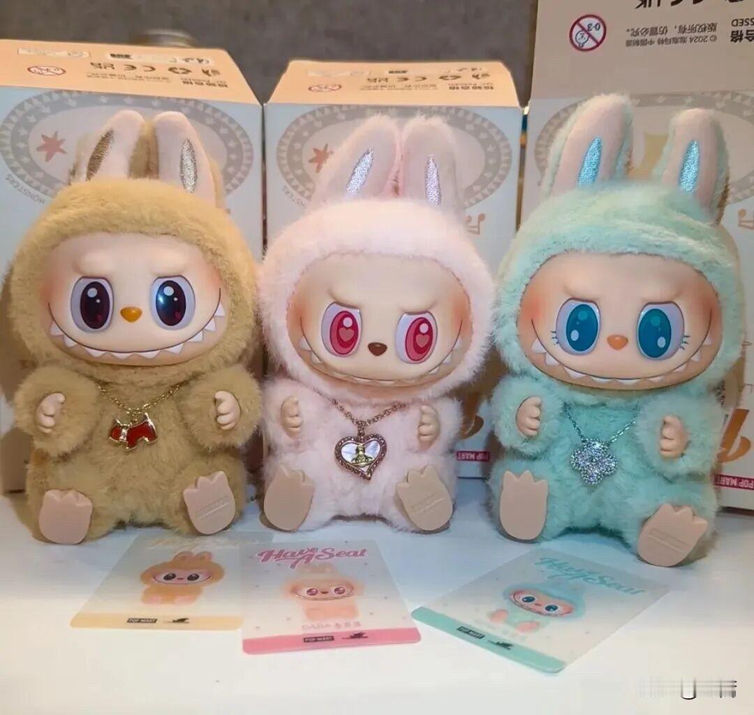 泡泡玛特和拉布布，这是一场当代“韭菜”们的集体狂欢，也是一次精妙绝伦的商业魔术。