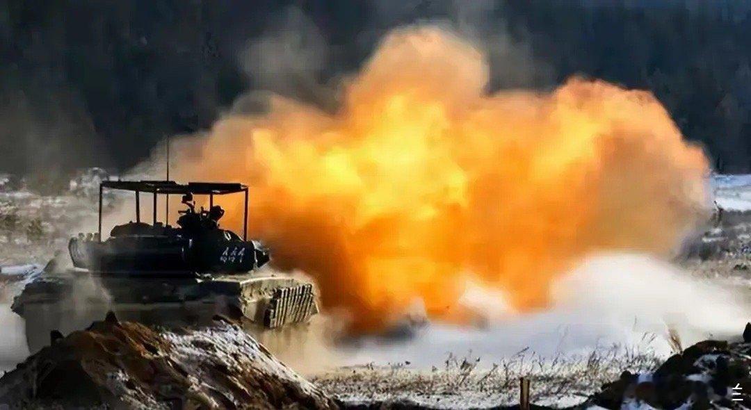 扎奥斯科利耶乌军防御体系遭重创。无人机残骸散落战场，远程导弹划过天际，俄乌双方在