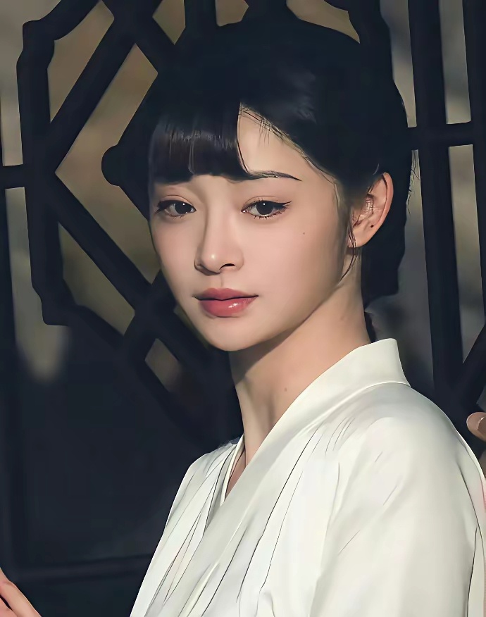 感觉周洁琼比鞠婧祎更适合这个妆容 