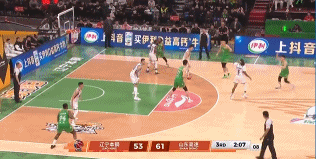 张陈治锋手递手给珀塞尔送礼，22岁菜鸟都不是借口，辽宁队被山东吊打


裁判给陈