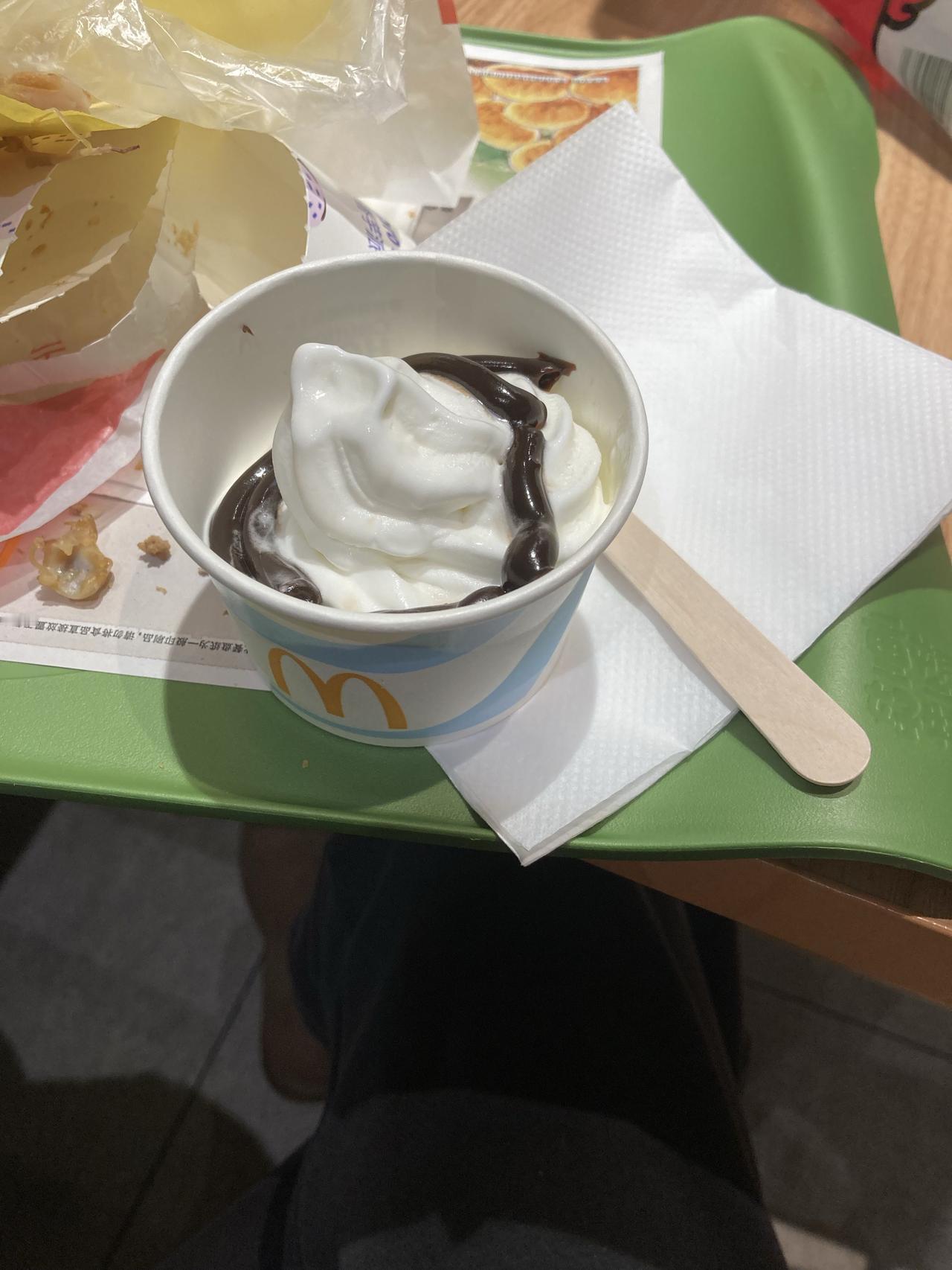 因得空洞肺结核后辞职失业回家治病，两年后我又在雨山湖附近租房，我记得搬家那天虽然