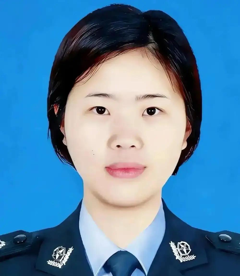 最近太多贪官蛀虫的新闻了，这条新闻让人稀罕！
四川沐川95后女副所长罗慧琳，人民